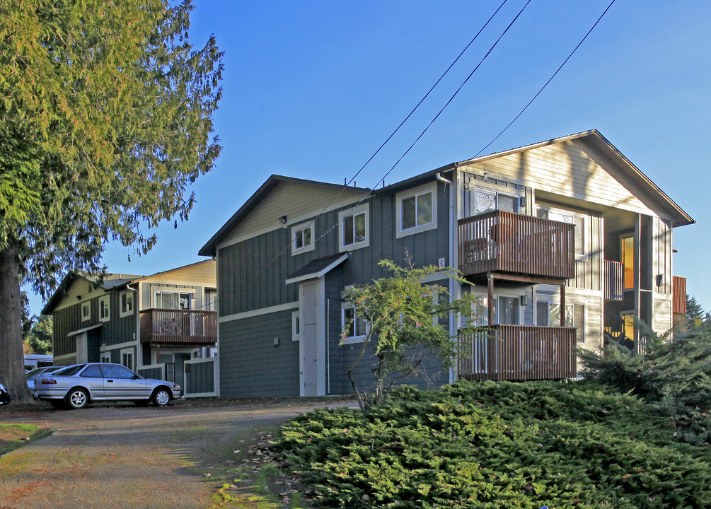 Seaco Apartments in Kirkland, WA - Building Photo