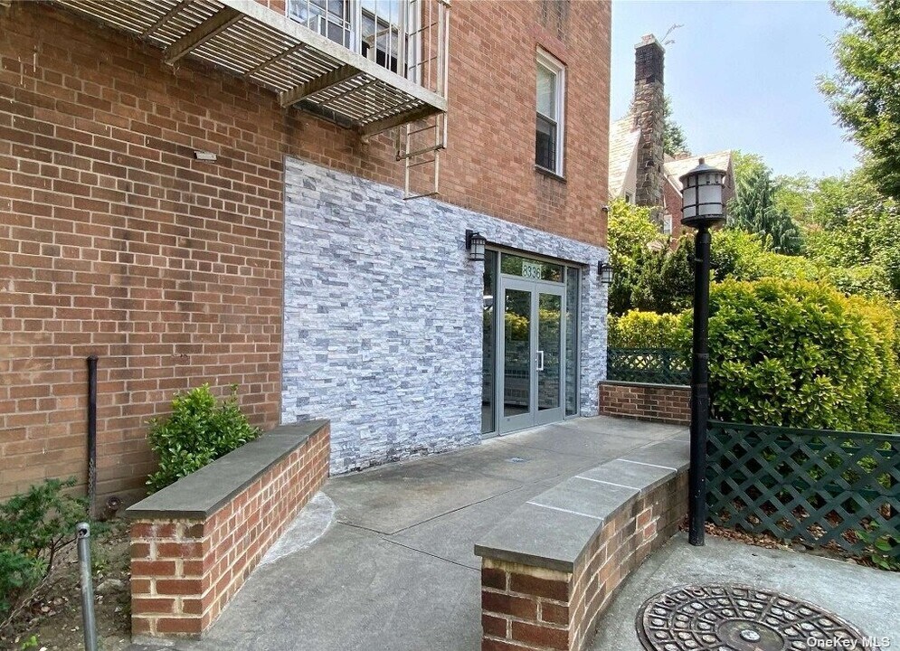 83-36 Beverly Rd-Unit -5G in Queens, NY - Foto de edificio