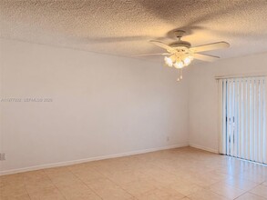 614 Woodgate Cir in Sunrise, FL - Building Photo - Building Photo