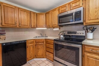 515 Ridgefield Cir in Clinton, MA - Building Photo - Building Photo