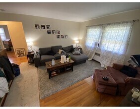 928 Massachusetts Ave-Unit -5 in Arlington, MA - Foto de edificio - Building Photo