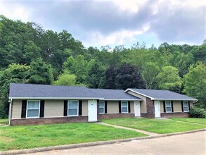 Solon Court Apartments in Dunbar, WV - Building Photo - Building Photo