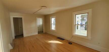 27 W Arnold Rd in Poughkeepsie, NY - Building Photo - Building Photo