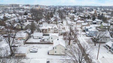 417 Caroline St in Neenah, WI - Building Photo - Building Photo