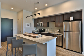 Canvas Lofts in Greenville, SC - Building Photo - Interior Photo