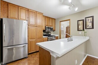 409 Kensington Dr in McHenry, IL - Building Photo - Building Photo