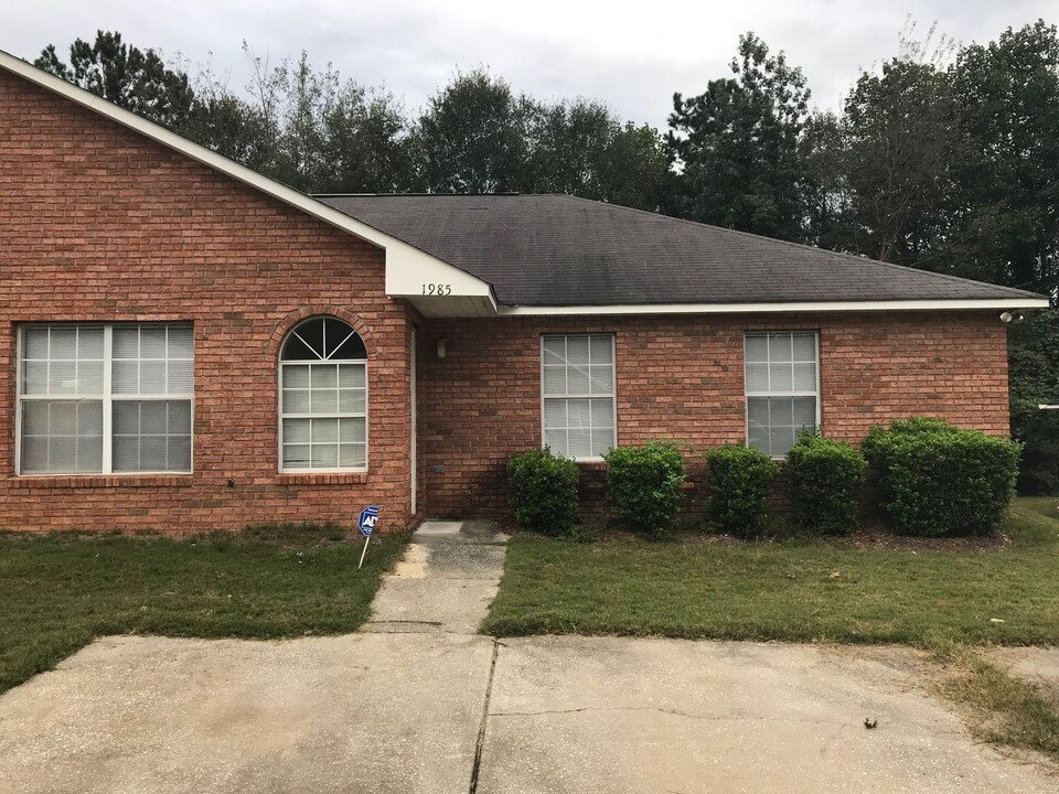 1985 Rosie St in Auburn, AL - Foto de edificio