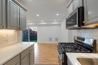 1931 N Cleveland St, Unit 207 in Arlington, VA - Foto de edificio - Building Photo