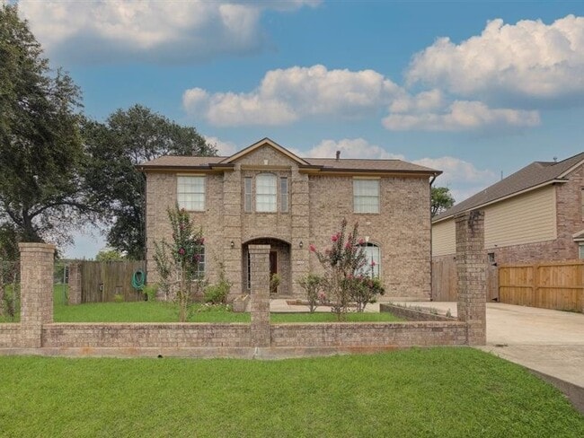 8422 Tavenor Ln