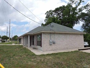 2202 N E St in Pensacola, FL - Building Photo - Building Photo