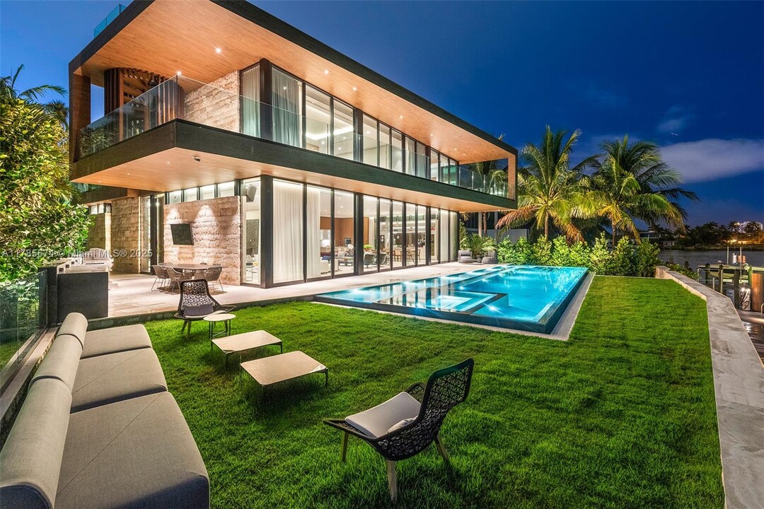 15 E San Marino Dr in Miami Beach, FL - Foto de edificio