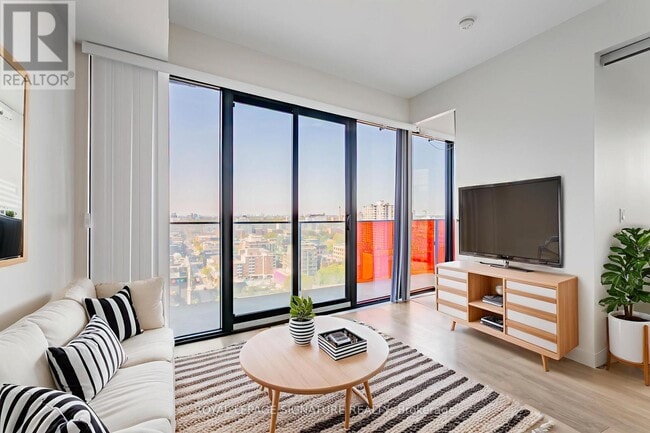 property at 215-1215 Queen St W