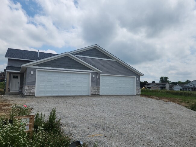 5981 Hanson Ct in Lyons, WI - Building Photo - Building Photo