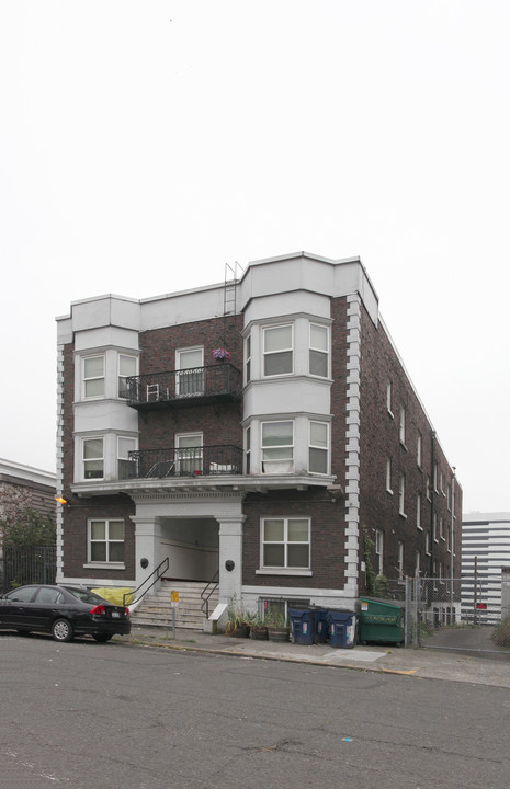 Mercury Apartments in Seattle, WA - Building Photo