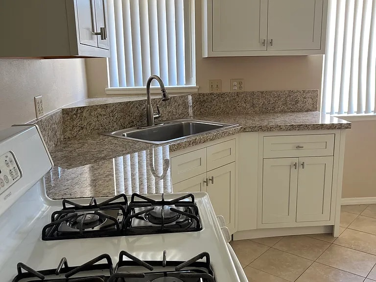 1658 W Cindy Ln in Anaheim, CA - Building Photo