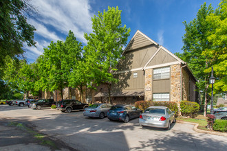 Heatherwood Apartments - A Senior Community in Tulsa, OK - Building Photo - Building Photo