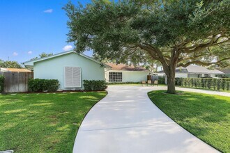 4193 Hyacinth Cir N in Palm Beach Gardens, FL - Building Photo - Building Photo