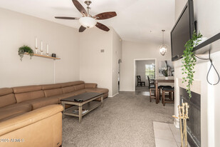 6885 E Cochise Rd in Paradise Valley, AZ - Building Photo