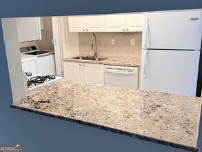 301 Dunbar Dr in Dunwoody, GA - Building Photo - Building Photo