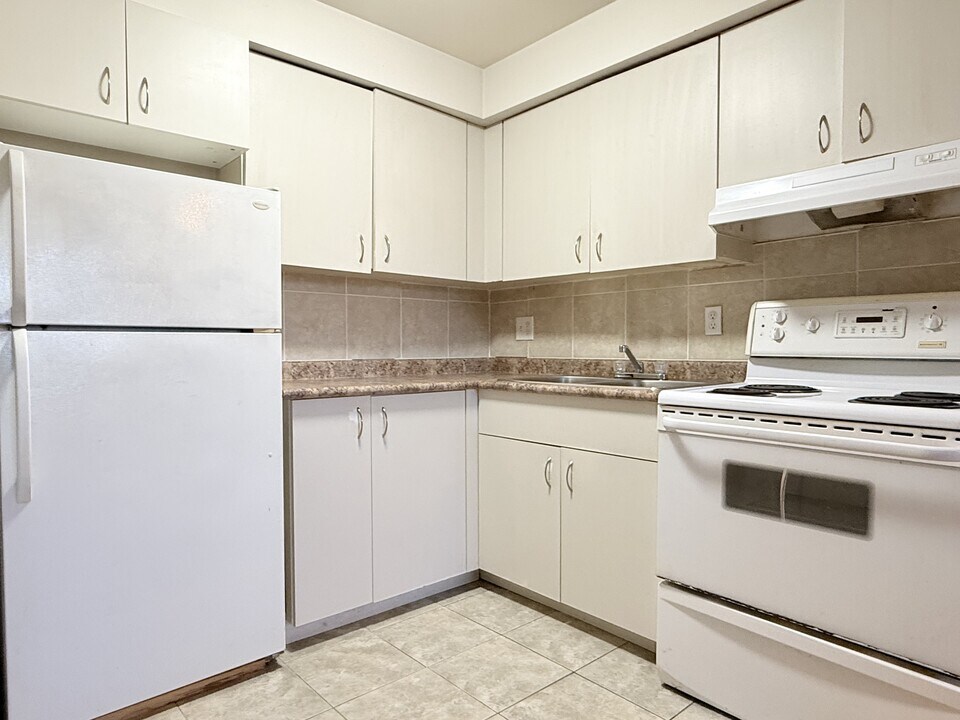 575 Assumption St in Windsor, ON - Building Photo