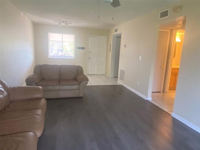 6328 Newtown Cir in Tampa, FL - Building Photo - Building Photo