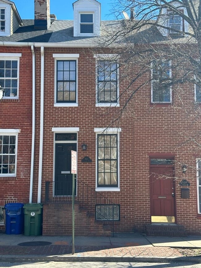 property at 827 S Charles St