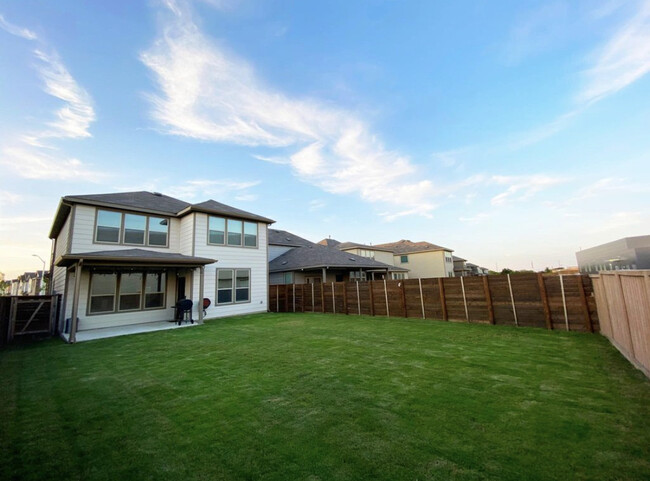 9411 Gynerium Dr in Austin, TX - Building Photo - Building Photo