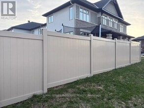805 Twist Way in Ottawa, ON - Building Photo - Building Photo