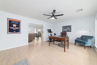 6435 Woodbrook Ln in Houston, TX - Building Photo - Building Photo