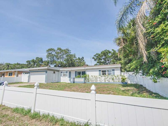 1501 Carlos Ave in Clearwater, FL - Building Photo - Building Photo