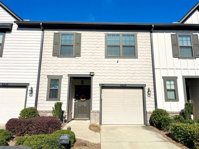 property at 195 Mountain Rest Ct SE