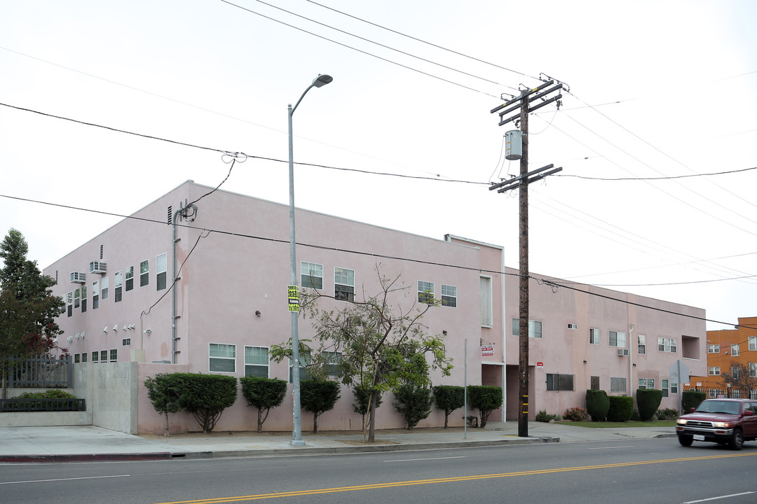 1032 S Normandie Ave in Los Angeles, CA - Building Photo