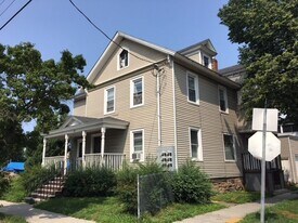 68 Elmwood Ave, Unit 2 in Burlington, VT - Building Photo