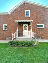 93 Century Dr in West Seneca, NY - Building Photo