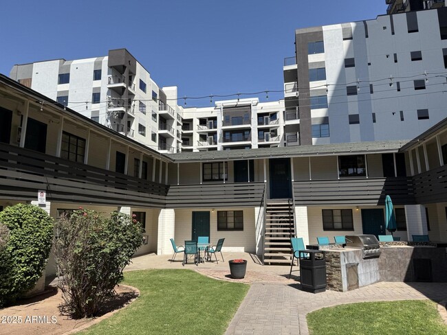 property at 825 N 2nd Ave