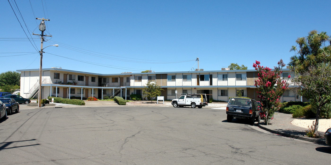 1530 Atlanta Ct in Santa Rosa, CA - Foto de edificio