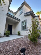 11236 Silent Hawk Ln in Las Vegas, NV - Foto de edificio - Building Photo