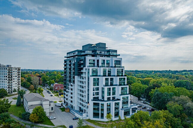 Edgewater in Guelph, ON - Building Photo - Building Photo