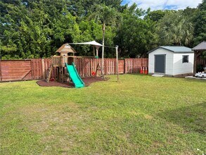 3807 Hayes St in Hollywood, FL - Building Photo - Building Photo