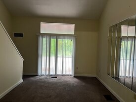 4 Adams Cir in Middleboro, MA - Building Photo