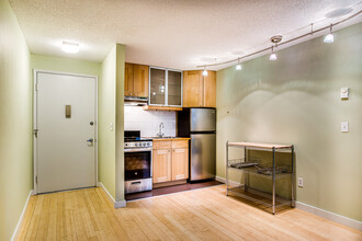 Curry Court Apartments in Portland, OR - Building Photo - Building Photo