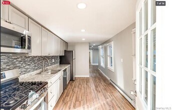 20 Cormack Ct in Babylon, NY - Building Photo - Building Photo