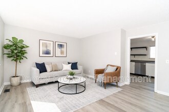 2983 E Freedom Cir in Ooltewah, TN - Foto de edificio - Building Photo