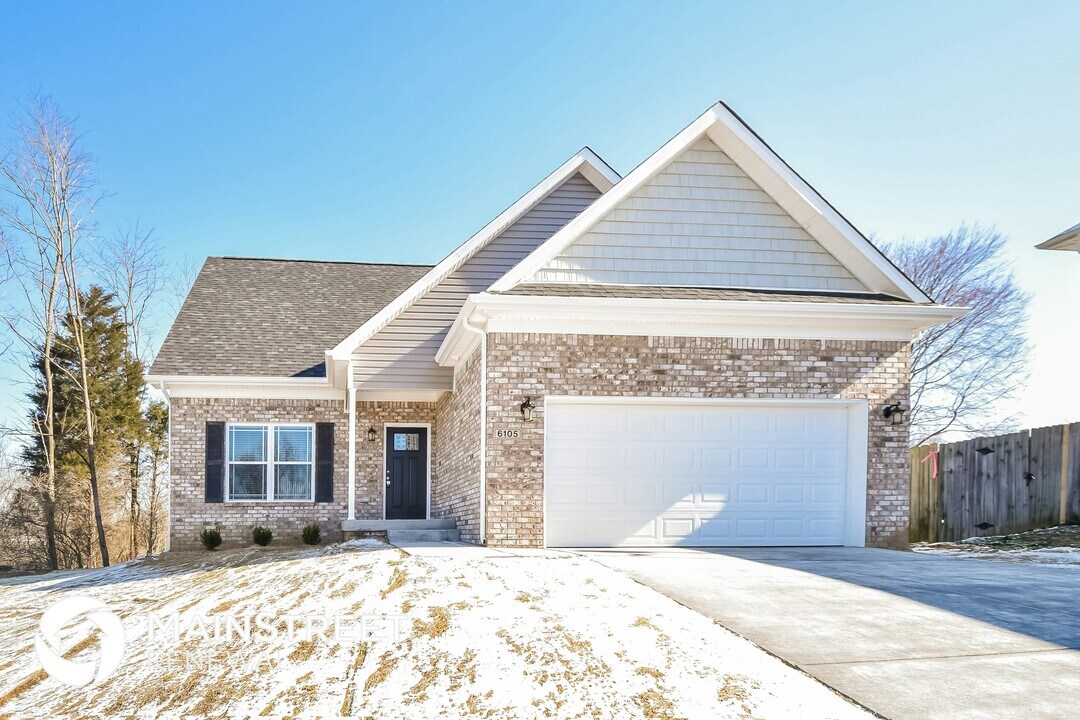 6105 Port Antonio Rd in Louisville, KY - Building Photo