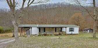 14383 Yuma Rd in Gate City, VA - Building Photo