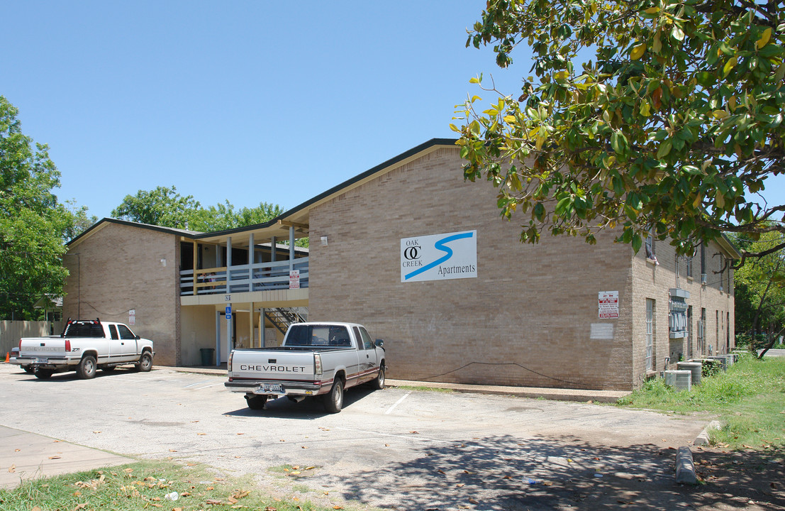 Oak Creek Apartments in Austin, TX - Foto de edificio