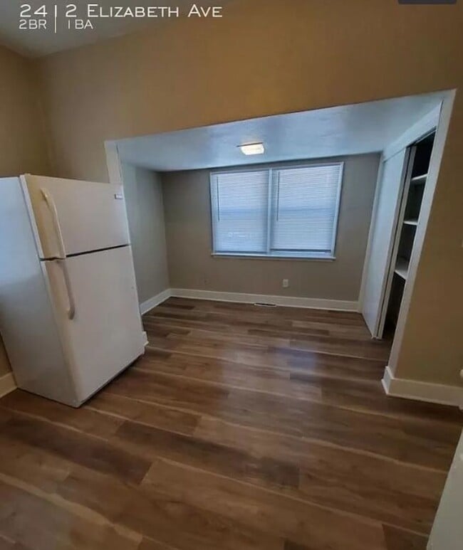 2412 Elizabeth Ave in Des Moines, IA - Building Photo - Building Photo