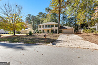 110 Lakeside Dr in Peachtree City, GA - Foto de edificio - Building Photo