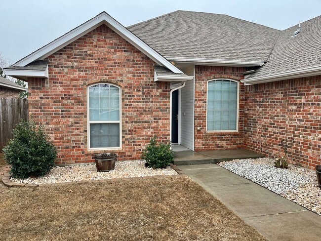 1908 NE 31st St in Moore, OK - Foto de edificio - Building Photo