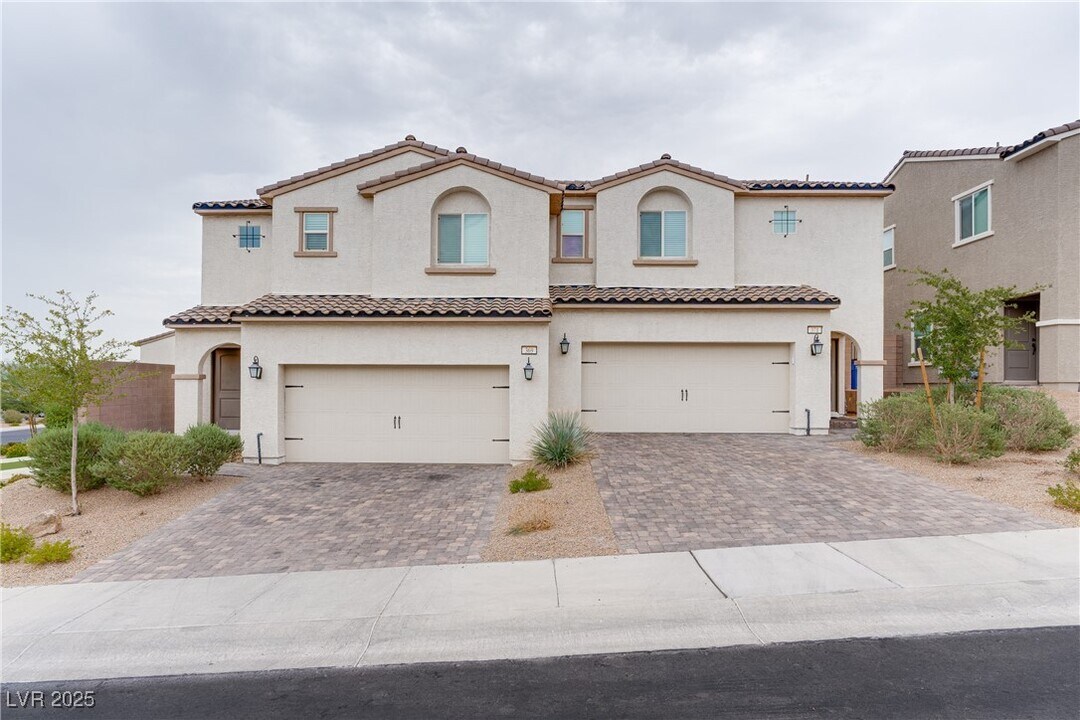 371 Yellow Finch Ln in Henderson, NV - Building Photo